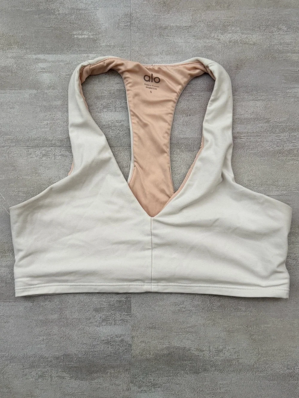 Alo Yoga | Alosoft Base Bra White/Nude Racerback V-Neck Sports Bra - Size Small
